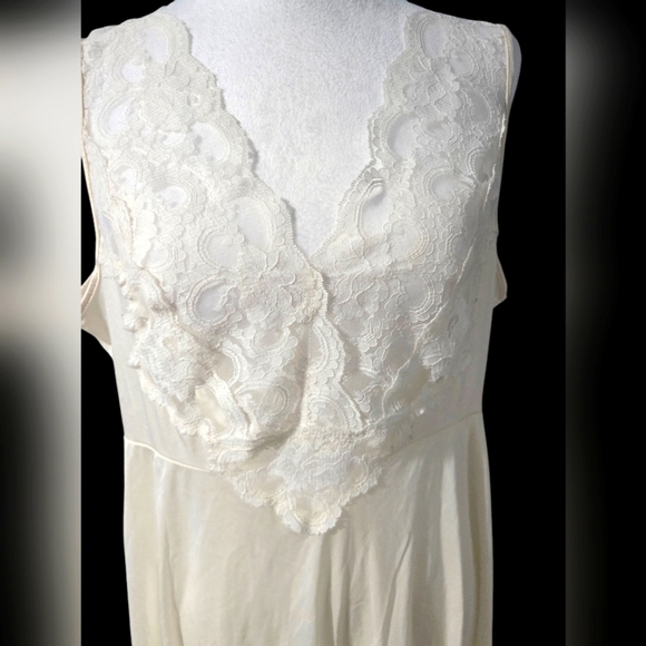 Adonna polyester lace cream womens long night gown size large - Picture 2 of 4